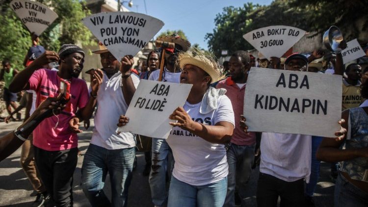 Haitians protesting against gang kidnappings