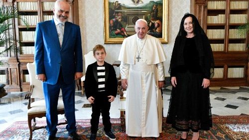 Albaniens Regierungschef Edi Rama beim Papst
