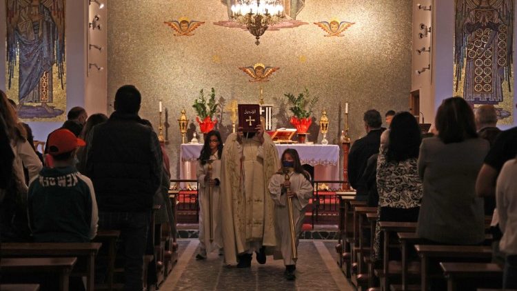 Messfeier in einer Kirche auf der Insel Zypern