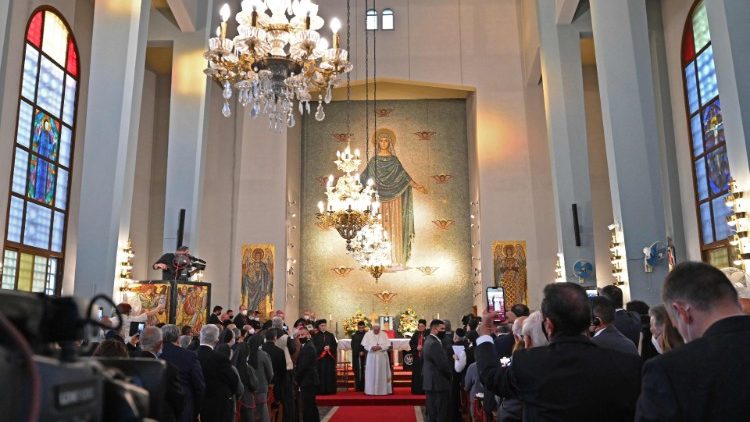 Encuentro del Papa con el clero en la catedral maronita de Nuestra Señora de las Gracias, en Nicosia, Chipre.