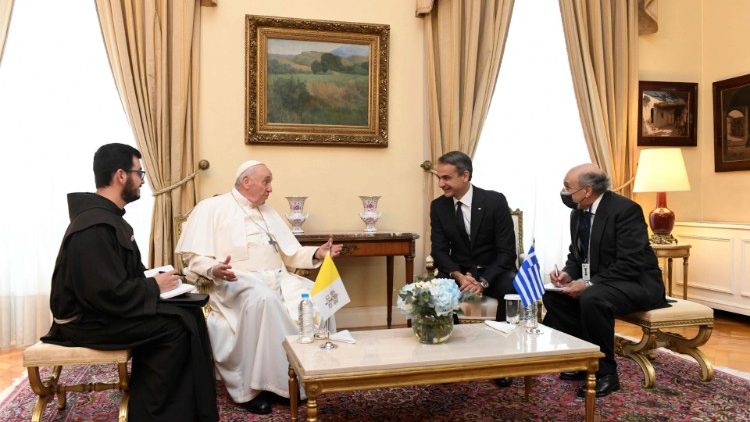 El Papa con el primer ministro de Grecia, Kyriakos Mitsotakis