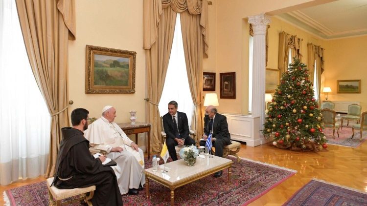 El Papa también se reunió con el primer ministro, Kyriakos Mitsotakis