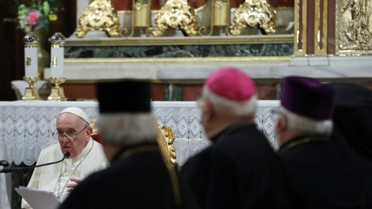 Папа падчас сустрэчы з каталіцкай супольнасцю Грэцыі