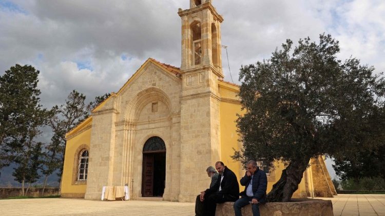 Die maronitische Erzengel-Michael-Kirche im maronitischen Dorf Asomotos im Nordteil der Insel