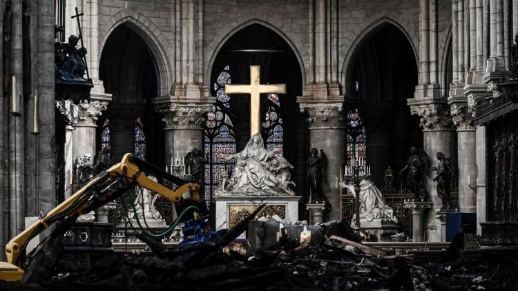 Das Innere von Notre Dame nach dem Brand von 2019