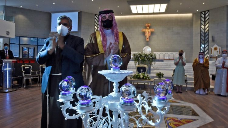 Scheich Abdullah bin Hamad Al Khalifa beim Besuch des 14,5 Millionen US-Dollar teuren Baus am Donnerstag