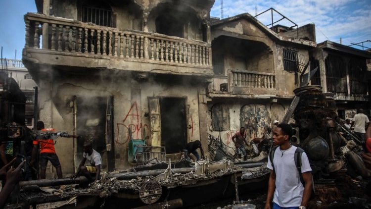 Una delle case di Haiti danneggiate dall'esplosione di un'autocisterna (Richard Pierrin / Afp)