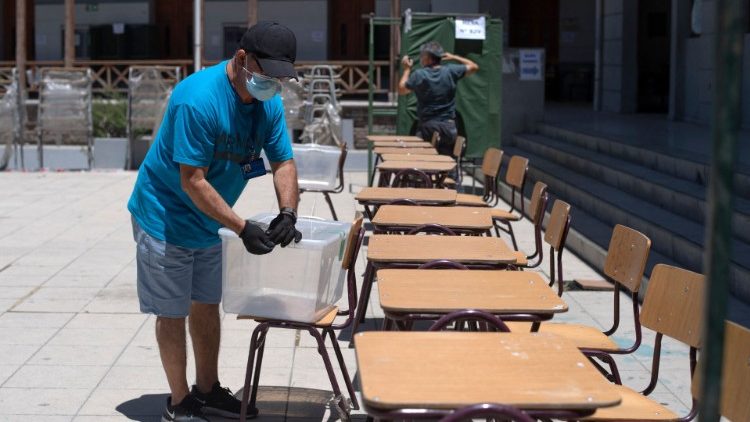 Poll stations preparating in Chile