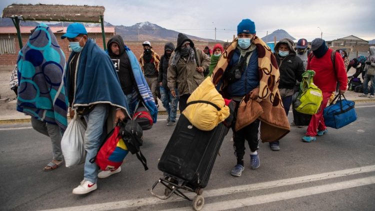 Migranten aus Venezuela überschreiten im September 2021 die Grenze von Bolivien nach Chile