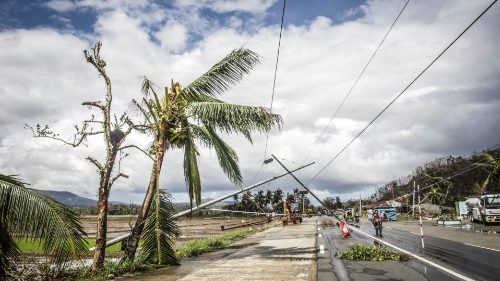 A oração do Papa pelas Filipinas devastadas pelo tufão Rai