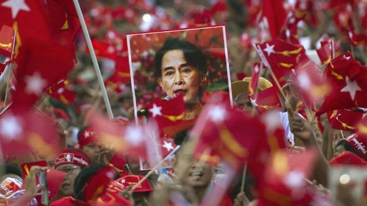 Unterstützer von Aung San Suu Kyi protestieren in Myanmar