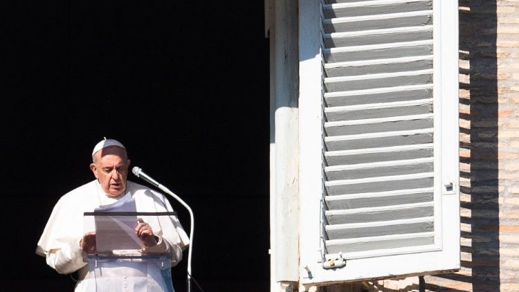 Der Papst am Fenster beim Angelus