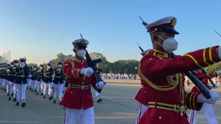 Militärparade in Naypyidaw am 4. Januar 2022