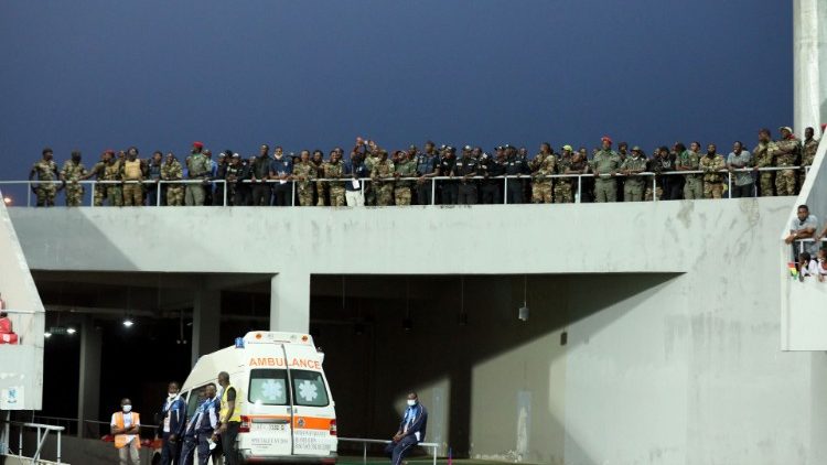 Sicherheitskräfte im Fußball-Stadion von Limbe (Archivbild)