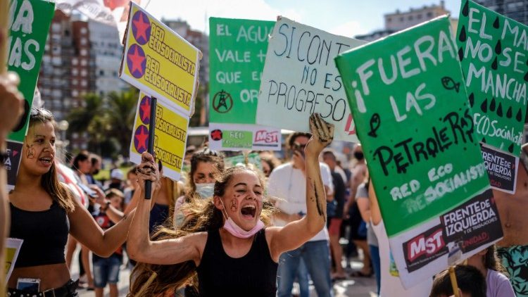 Mar del Plata: proteste contro il progetto di trivellazione petrolifera 