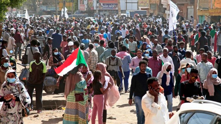 Sudan: manifestazione a Karthoum