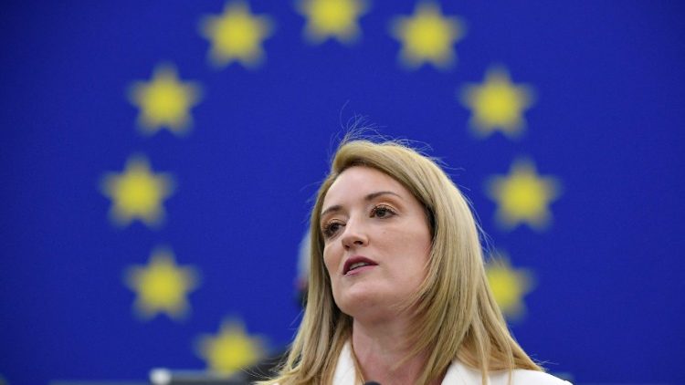 Roberta Metsola, 42 anni, è la terza donna a guidare il Parlamento europeo (Afp/Patrick Hertzog)