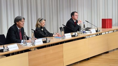 D: Münchner Gutachten über Missbrauch durch Kleriker und Angestellte