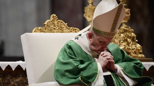 Misa del Papa: "La Palabra de Dios nos cambia, mientras que la rigidez nos esconde"
