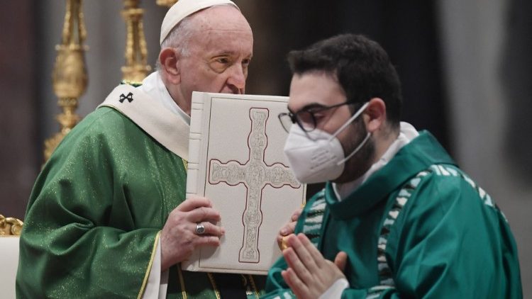 Папа падчас святой Імшы ў Нядзелю Божага Слова