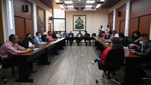 Obispo de Honduras: "no pongamos en peligro el Estado de Derecho"