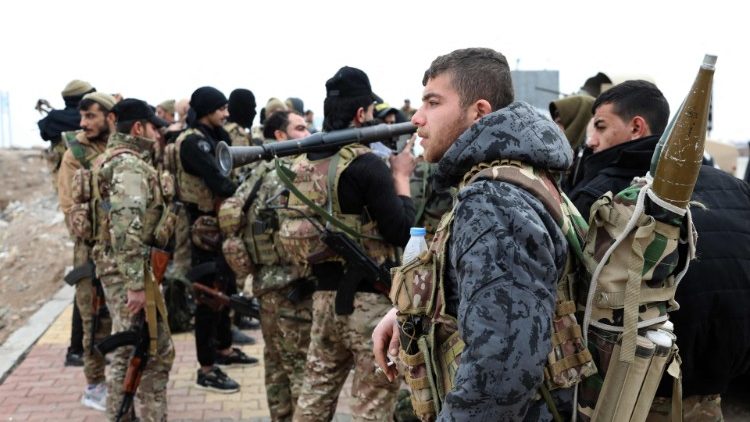 Truppe curde che combattono presso il carcere di Hasakeh