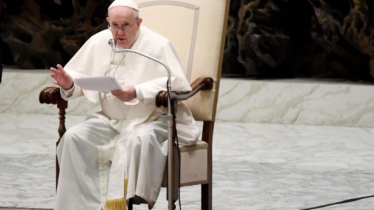 На генералната аудиенция папа Франциск призова за мир с "Отче наш", „молитвата, която ни прави братя“. 