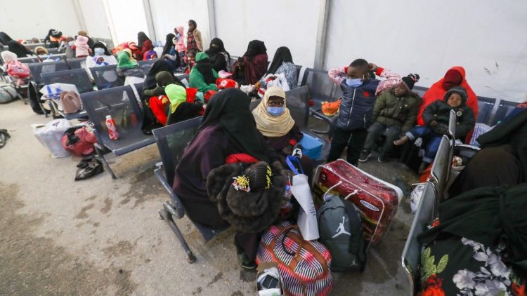 Migranti in un centro di detenzione libico