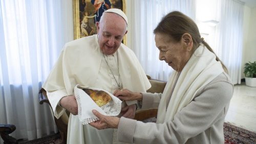 Le Pape et Édith Bruck partagent ensemble le «pain retrouvé» 