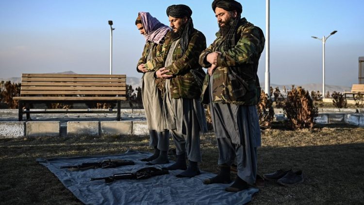 Taliban-Kämpfer beim Gebet