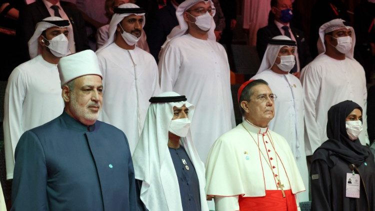 Kardinolas M. A. Ayuso Guixot tarpreliginiame susitikime (Dubajus, 2022 m.)
