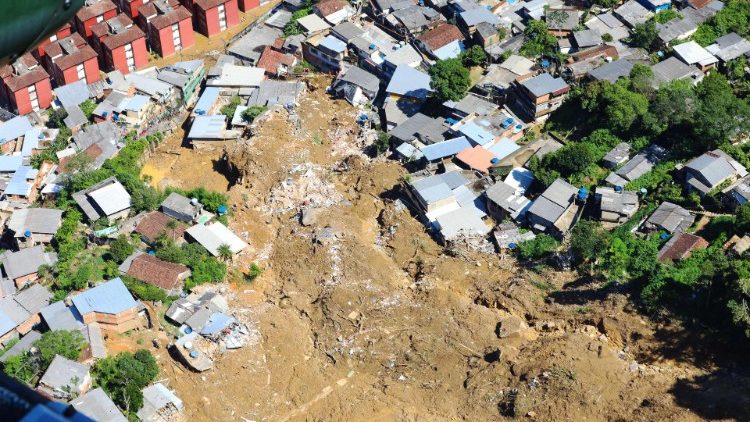 ब्राजील के पेट्रोपोलिस में बाढ़ और भूस्खलन 