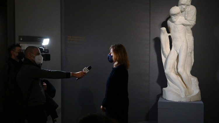 Il direttore dei Musei Vaticani Barbara Jatta durante la presentazione alla stampa della mostra sulle tre Pietà di Michelangelo