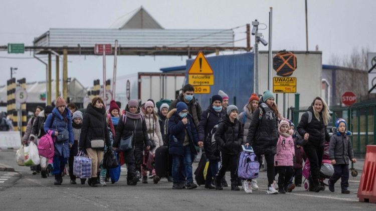 Refugees from Ukraine crossing the Ukrainian-Polish border