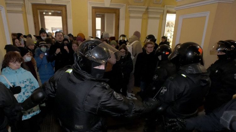 San Pietroburgo, la protesta contro l'invasione russa dell'ucraina (foto Afp)
