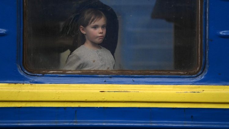 Ein ukrainisches Kind im Zug