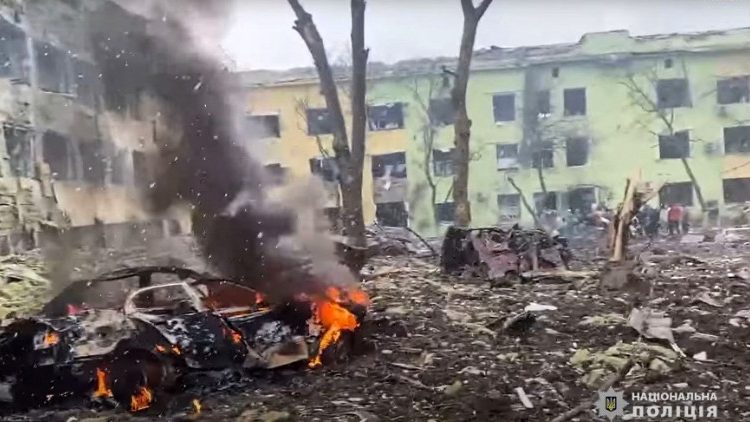 Hospital bombardeado em Mairupol na quarta-feira, 9 de março