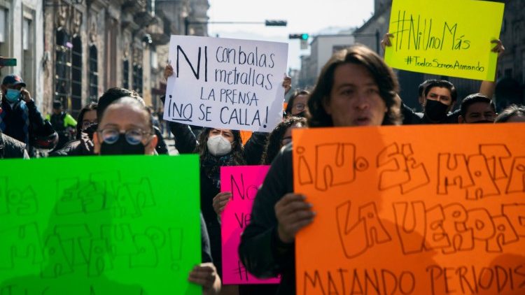 Mexikanische Journalisten protestieren wegen der Ermordung ihres Kollegen Armando Linares. 