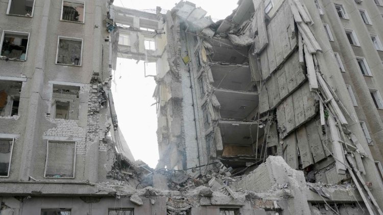 I palazzi distrutti dai bombardamenti in Ucraina