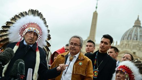 Kanadensiska First Nations-folk möter påven 