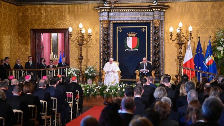 خطاب البابا فرنسيس إلى السلطات المدنية والسلك الدبلوماسي في مالطا