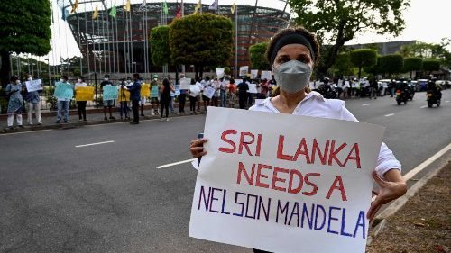 Sri Lanka im Ausnahmezustand: Auch Kirche besorgt