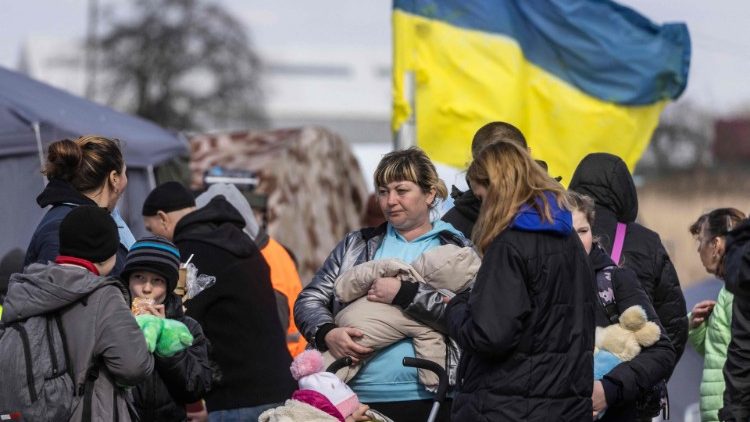 Refugiados ucranianos acogidos en la frontera con Polonia