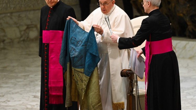 Pope holds up flag from Bucha, Ukraine, at General Audience