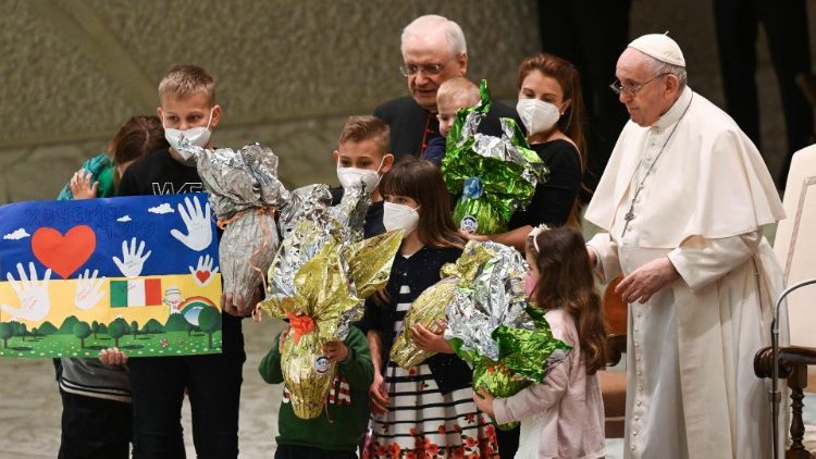 Ukrainian refugees with the Pope