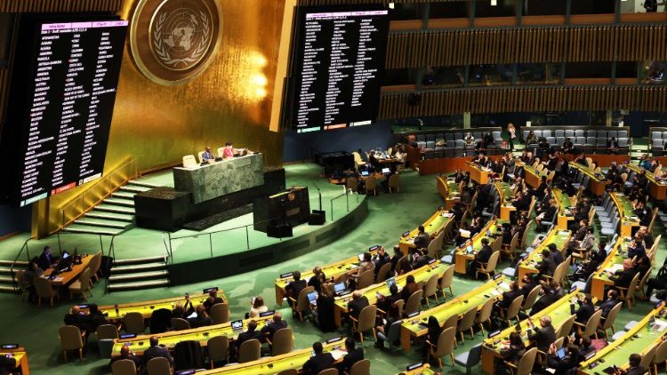La risoluzione per sospendere la Russia dal Consiglio per i diritti umani è stata approvata con 93 voti a favore.
