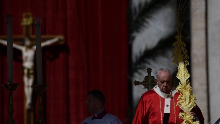 El Santo Padre celebra la Misa del Domingo de Ramos