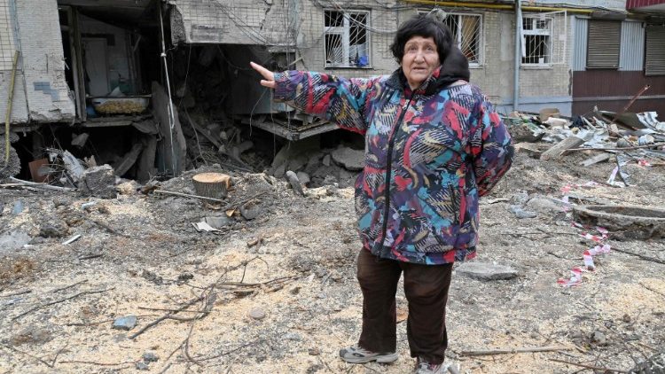 Ein ältere Dame in Charkiw