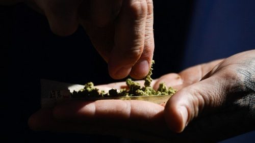 Pope calls for support to those who fall into drug addiction
