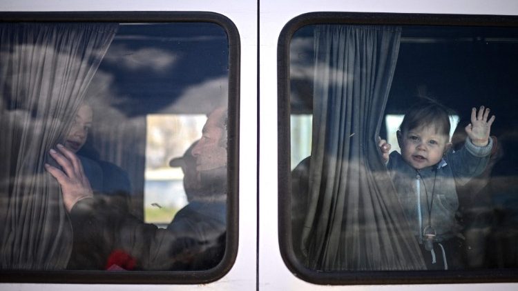 Ukrainian refugee families fleeing by train (AFP)